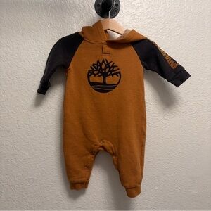 Timberland hooded bodysuit infant boys size 3-6 months Tan & black logo